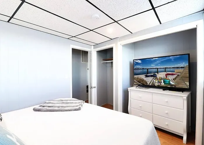 Chain O' Lakes Penthouse With Access Apartment Ingleside