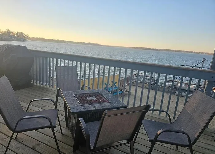 Apartment Chain O' Lakes Penthouse With Access Ingleside