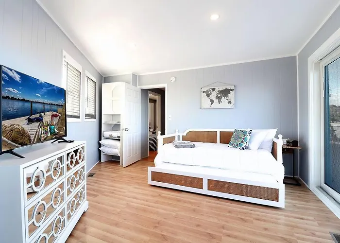 Chain O' Lakes Penthouse With Access Ingleside