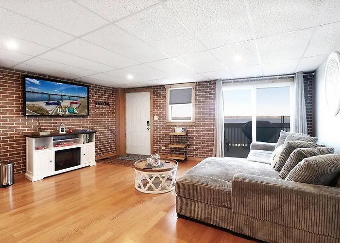Chain O' Lakes Penthouse With Access *