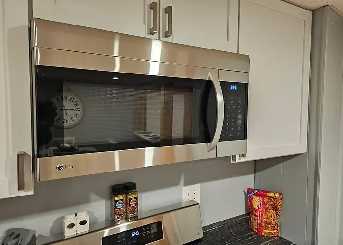 Chain O' Lakes Penthouse With Access Apartment *