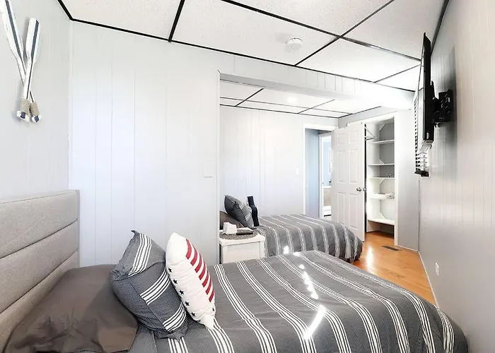 Apartment Chain O' Lakes Penthouse With Access Ingleside