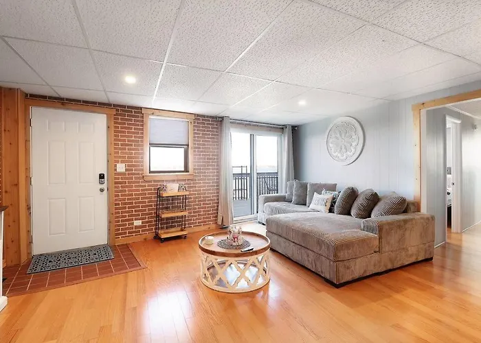 Chain O' Lakes Penthouse With Access Apartment *