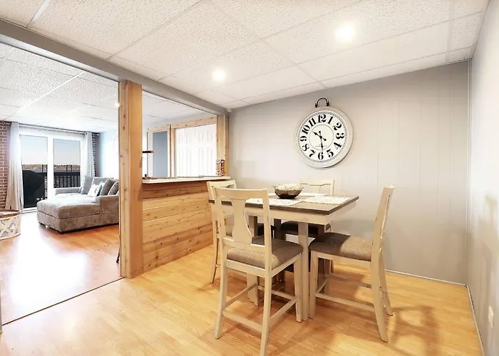 Chain O' Lakes Penthouse With Access Apartment